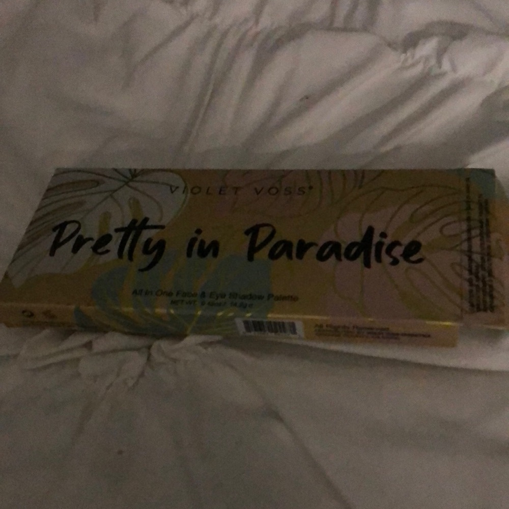 Violet Voss pretty in paradise face pallet .